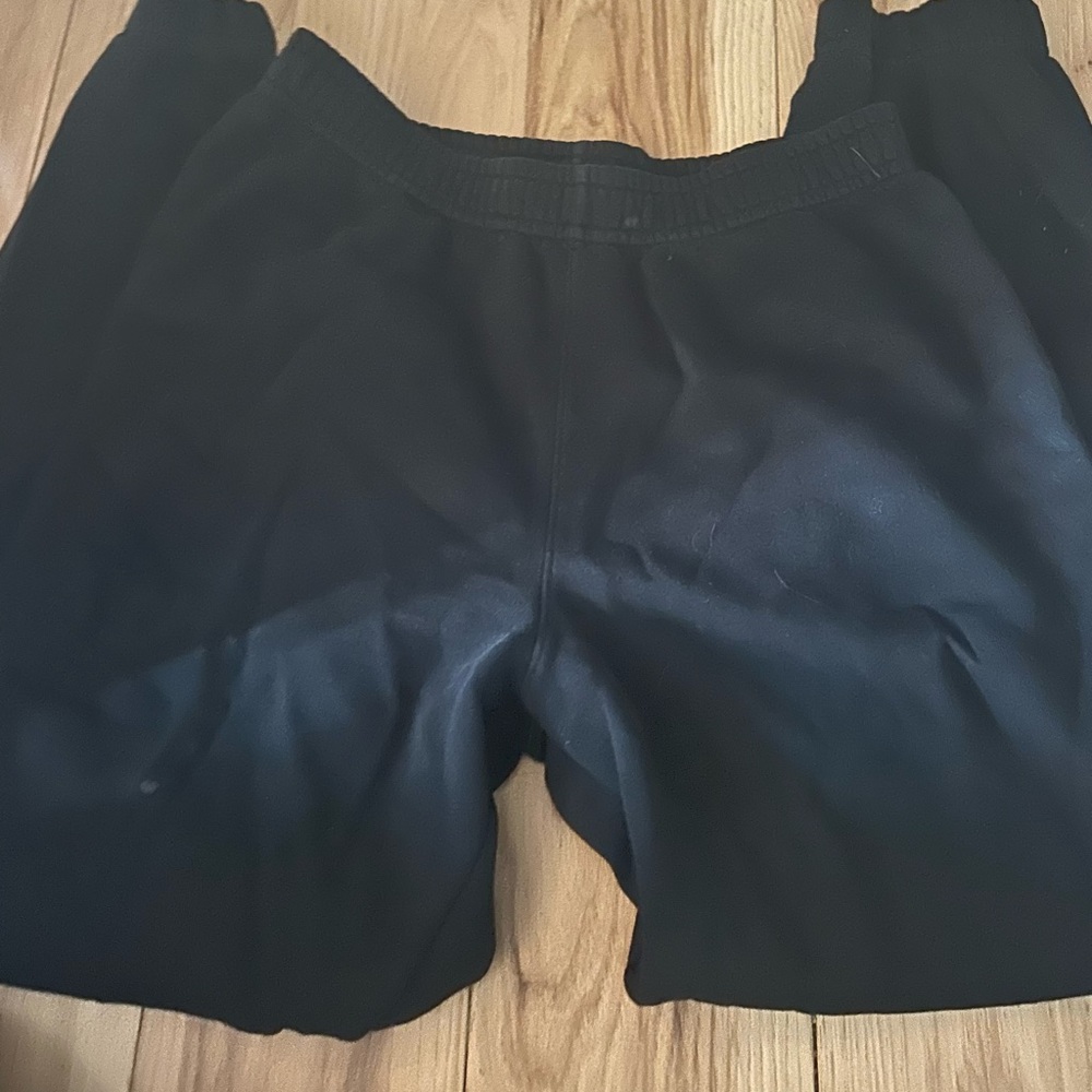 Black sweatpants.